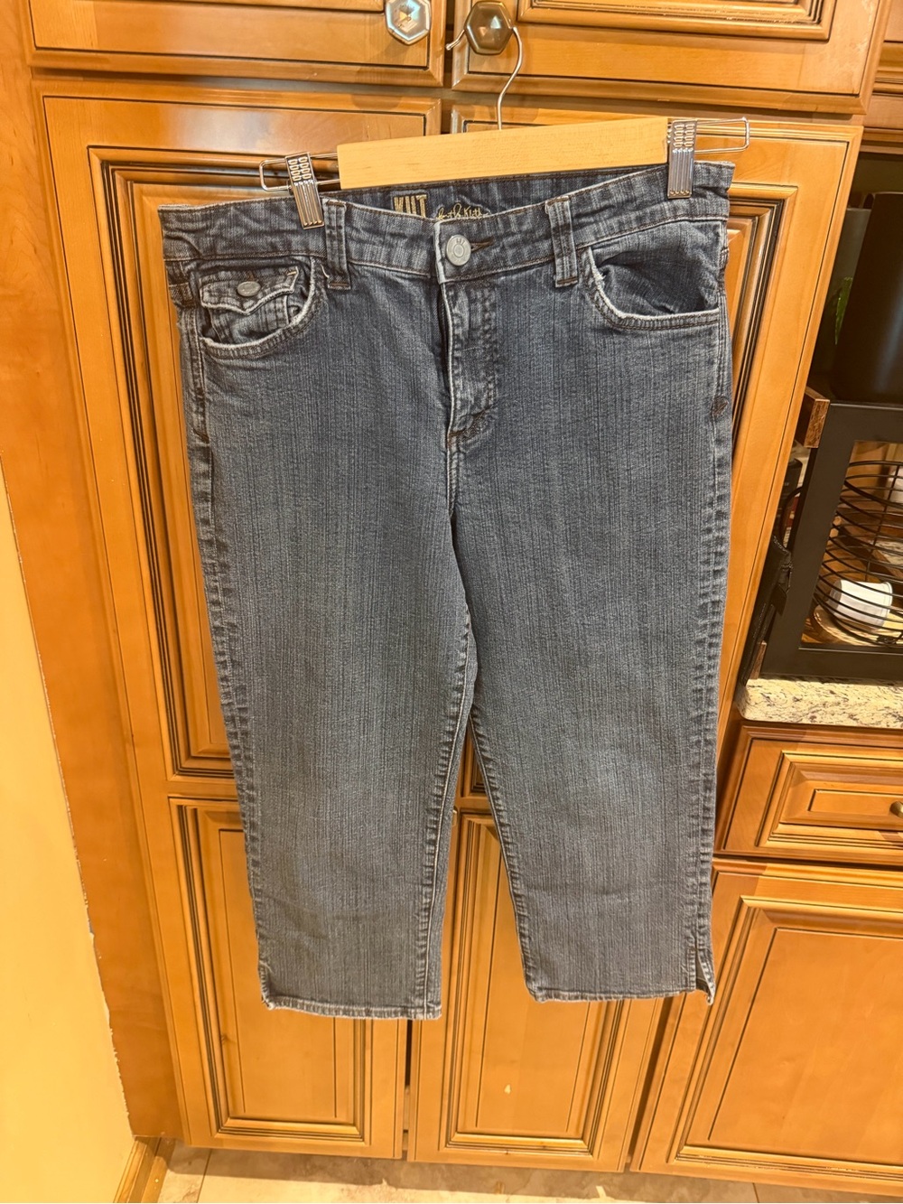 Kut from the Kloth Women's Cropped Jeans in Washed Black
